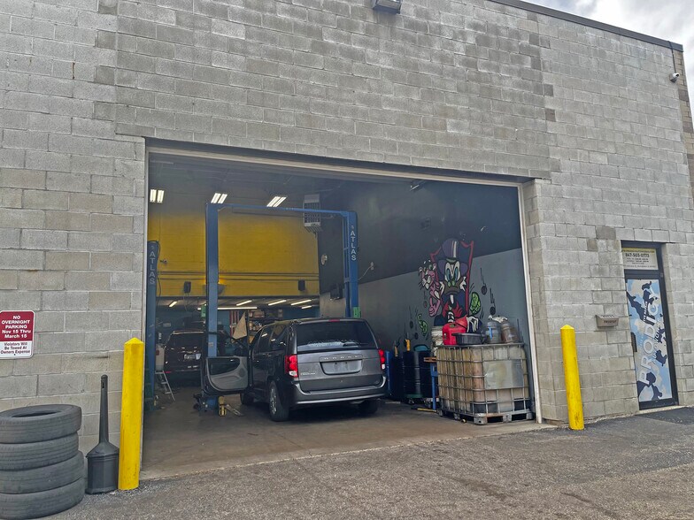 More Photos Of 25765-25767 Hillview Ct, Mundelein Flex For Sale