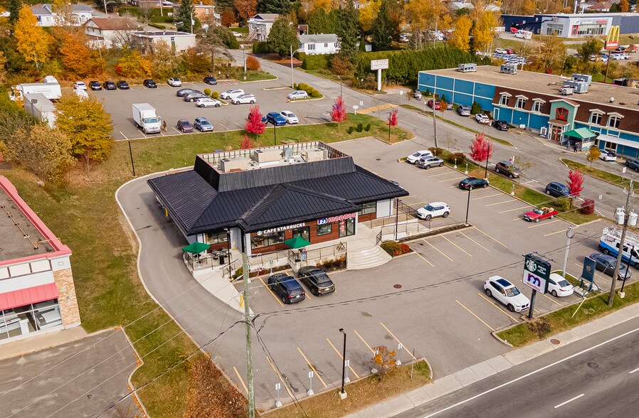 More Photos Of 670 Rue Principale, Ste-Agathe-des-Monts General Retail For Sale