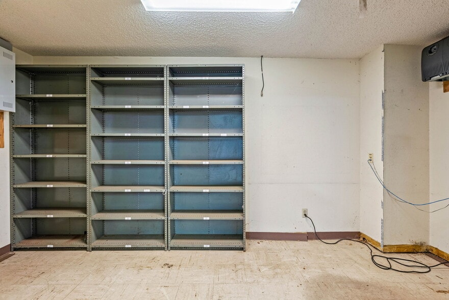 More Photos Of 3806 E Rio Grande St, Victoria Warehouse For Sale