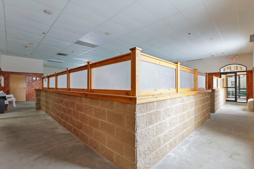 More Photos Of 509 S Wooster Ave, Strasburg Hotel For Sale