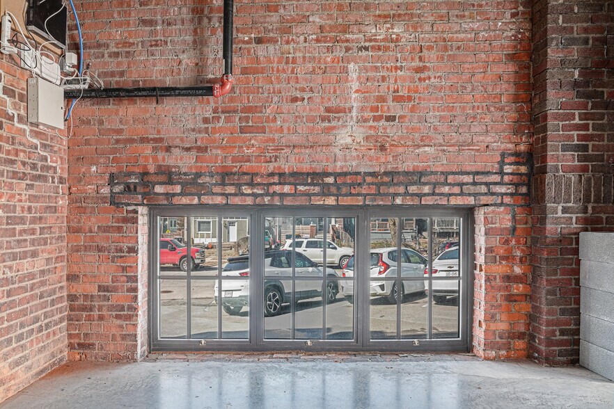 More Photos Of 2645 Madison Ave, Kansas City Apartments For Lease