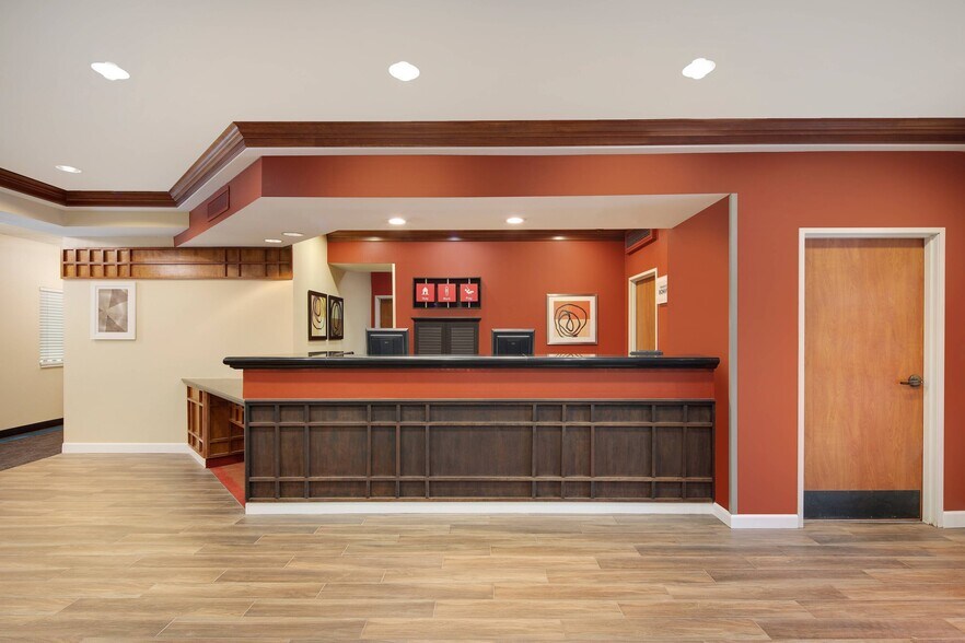 More Photos Of 3100 SE 14th St, Bentonville Hotel For Sale