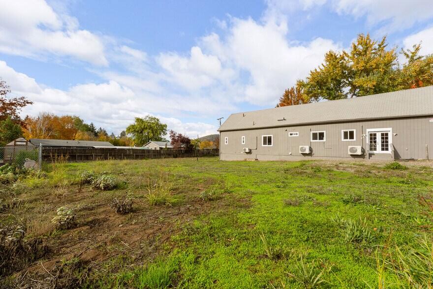 More Photos Of 132 NE Rifle Range St, Roseburg Apartments For Sale
