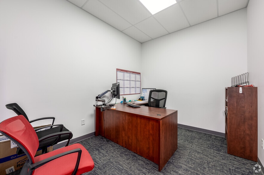 More Photos Of 9150 Harrison Park Ct, Indianapolis Light Distribution For Lease