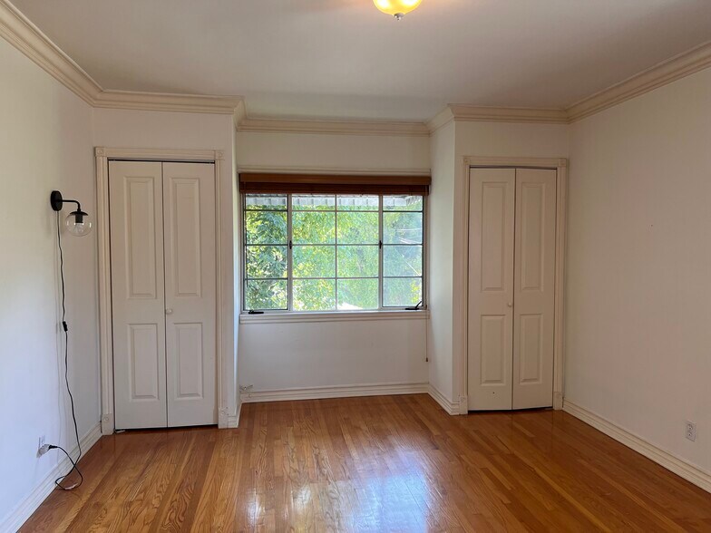 More Photos Of 5005 Cahuenga Blvd, North Hollywood Apartments For Sale