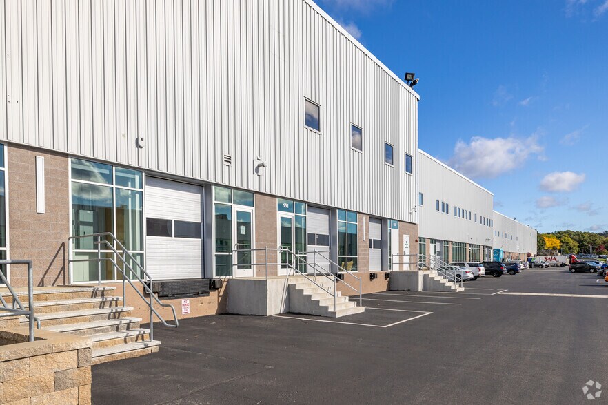 More Photos Of 411 Waverley Oaks Rd, Waltham Light Manufacturing For Lease