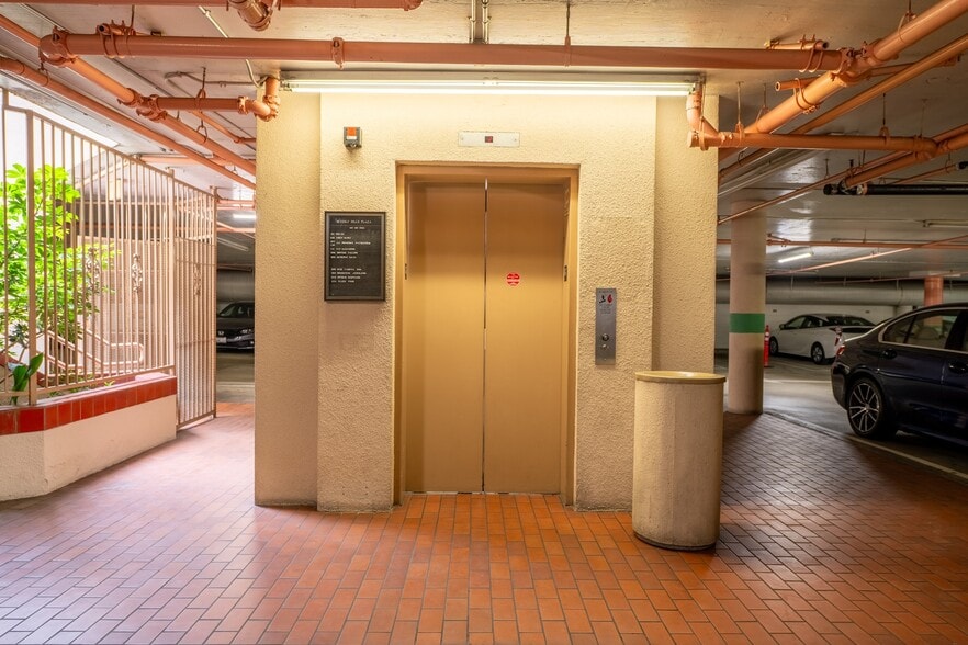 More Photos Of 8950 W Olympic Blvd, Beverly Hills Storefront Retail Office For Sale