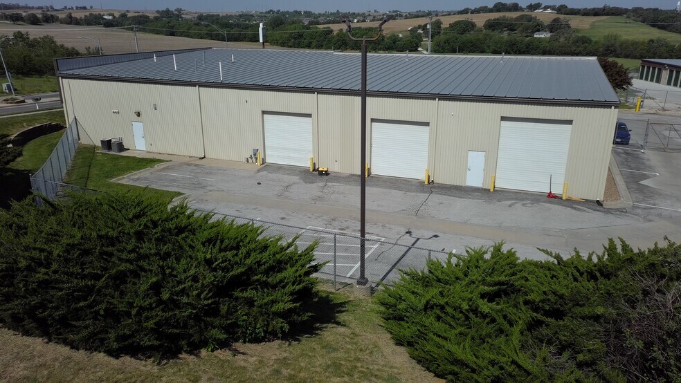 More Photos Of 1116 Grenoble Dr, Bellevue Warehouse For Lease