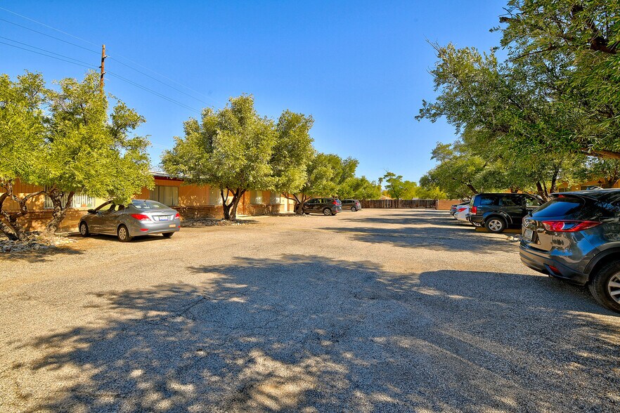 More Photos Of 2770 N Goyette Ave, Tucson Apartments For Sale