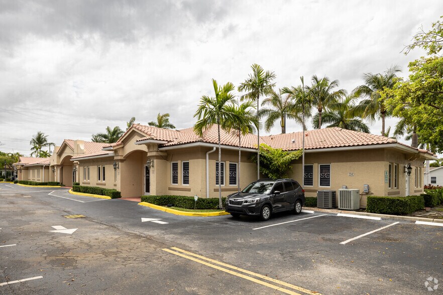 Primary Photo Of 650-660 E Hillsboro Blvd, Deerfield Beach Loft Creative Space For Lease