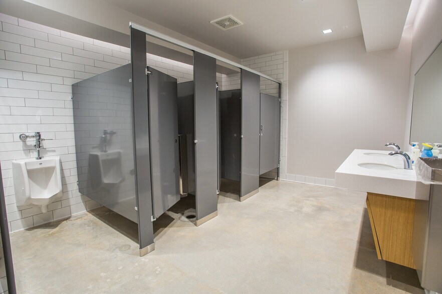 More Photos Of 4001 W Parmer Ln, Austin Office For Lease