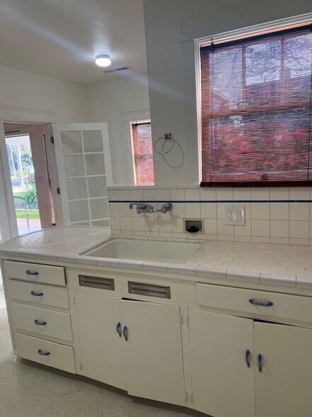 More Photos Of 838 W 19th St, Merced Office For Lease