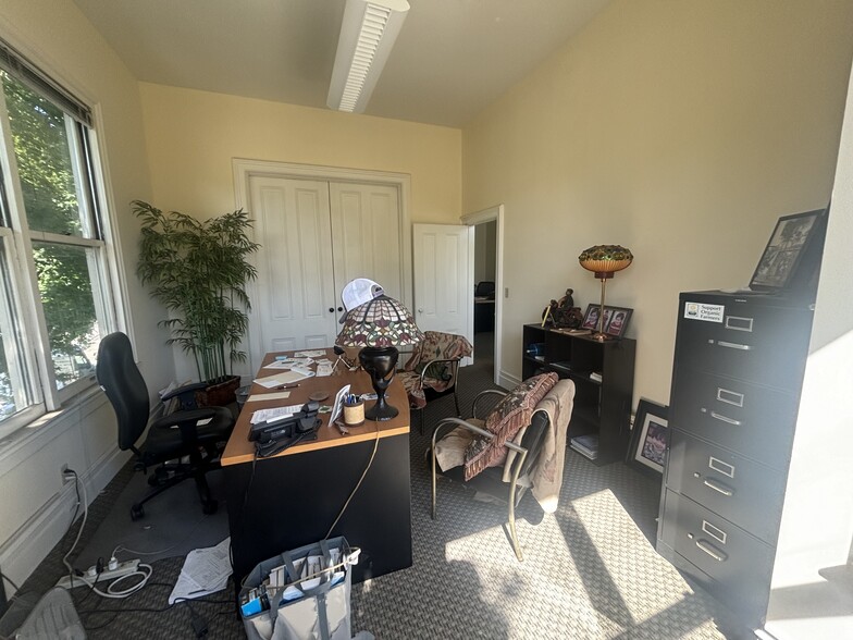 More Photos Of 403 Martin Luther King Jr., Oakland Office For Sale