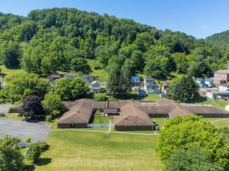 More Photos Of 18 4th St, Richwood Skilled Nursing Facility For Sale