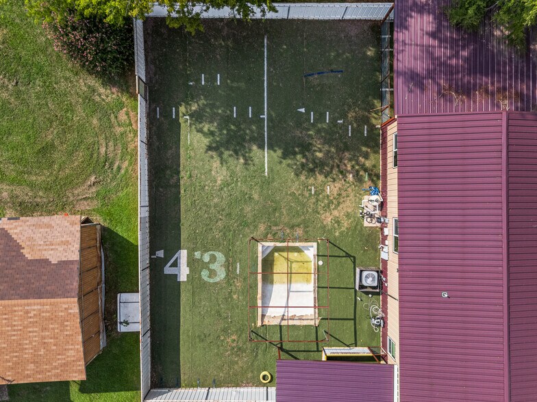 More Photos Of 819 N Main St, Gladewater Flex For Sale