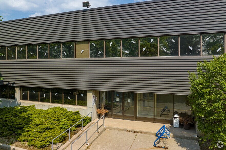 More Photos Of 1900 Dundas St W, Toronto Office For Lease