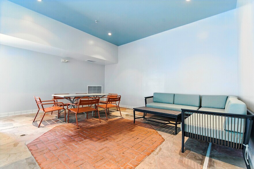 More Photos Of 16555 Midland Dr, Shawnee Hotel For Sale