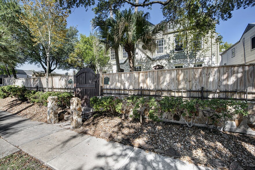 More Photos Of 2246 Bissonnet St, Houston Medical For Lease