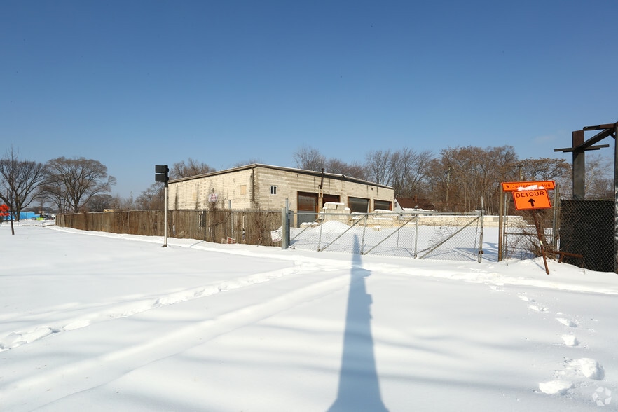 More Photos Of 2437 S Schaefer Hwy, Detroit Service For Lease