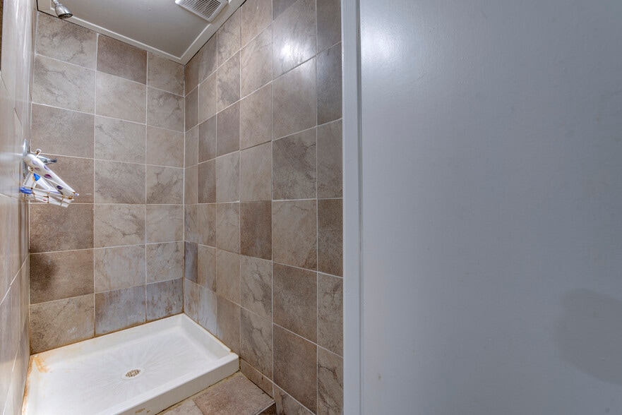 More Photos Of 4230 E FM 1462 Rd, Rosharon Storefront Retail Office For Lease