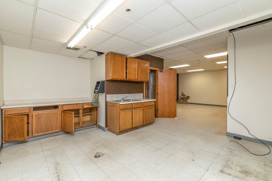 More Photos Of 600-660 W Saint Germain St, Saint Cloud Freestanding For Sale