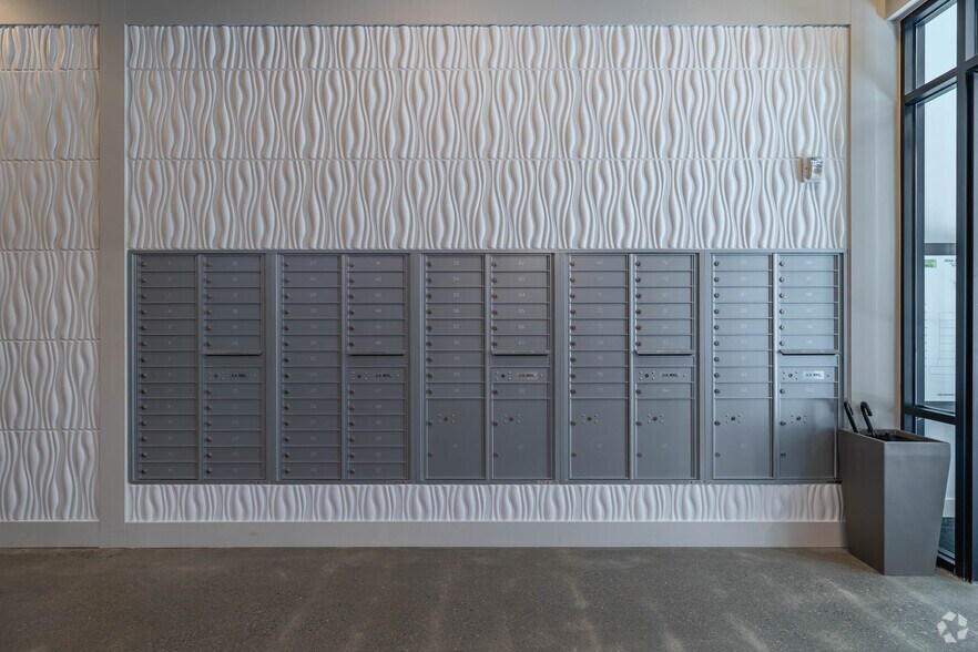 More Photos Of 513 1st Ave N, Seattle Apartments For Lease