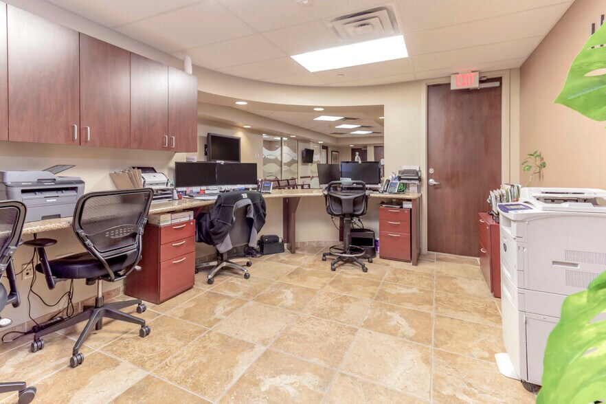 More Photos Of 12600 Pembroke Rd, Miramar Medical For Lease