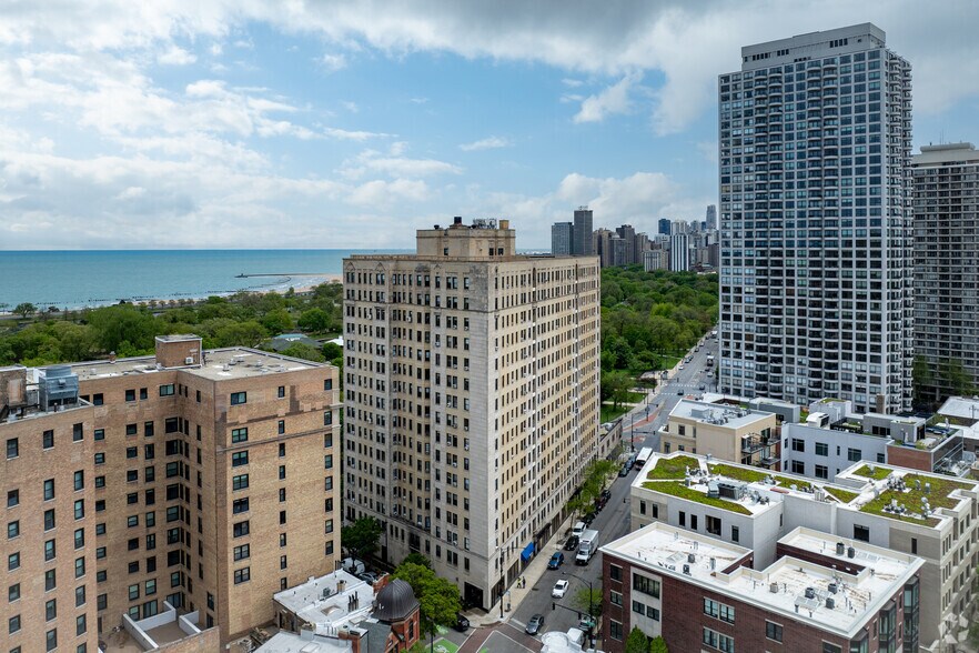 More Photos Of 2000 N Lincoln Park W, Chicago Apartments For Sale