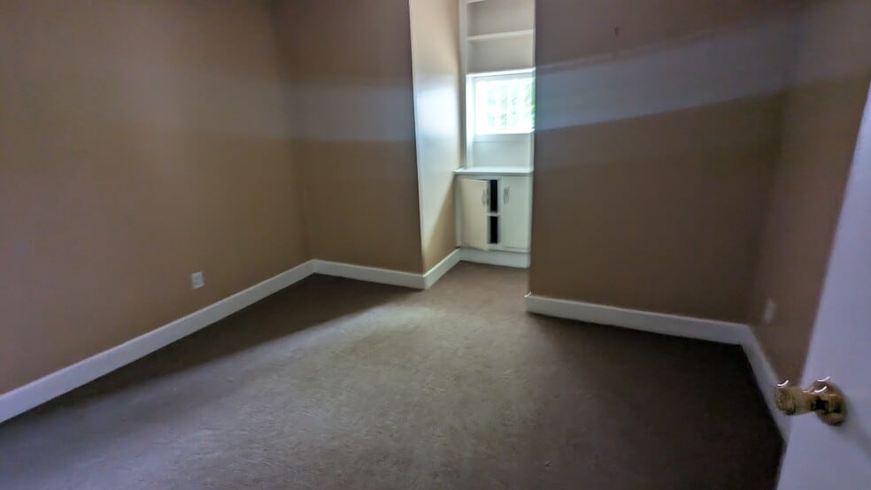 More Photos Of 210 North St W, Talladega Storefront For Sale