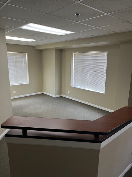 More Photos Of 3341 Hobson Rd, Woodridge Unknown For Lease