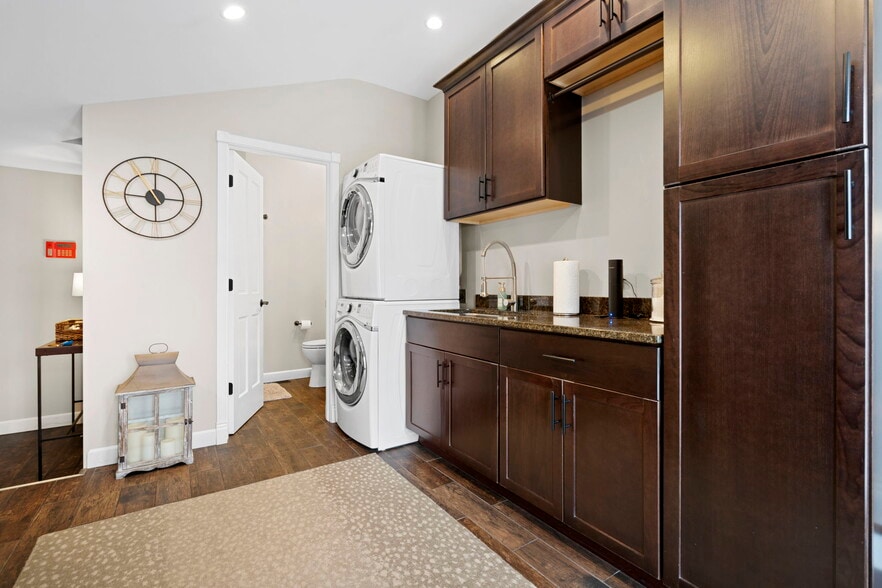 More Photos Of 612 N Lakeshore Dr, Ludington Hotel For Sale
