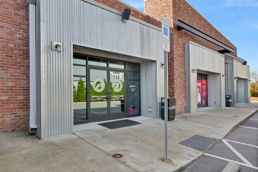 More Photos Of 155 Porters Neck Rd, Wilmington General Retail For Lease