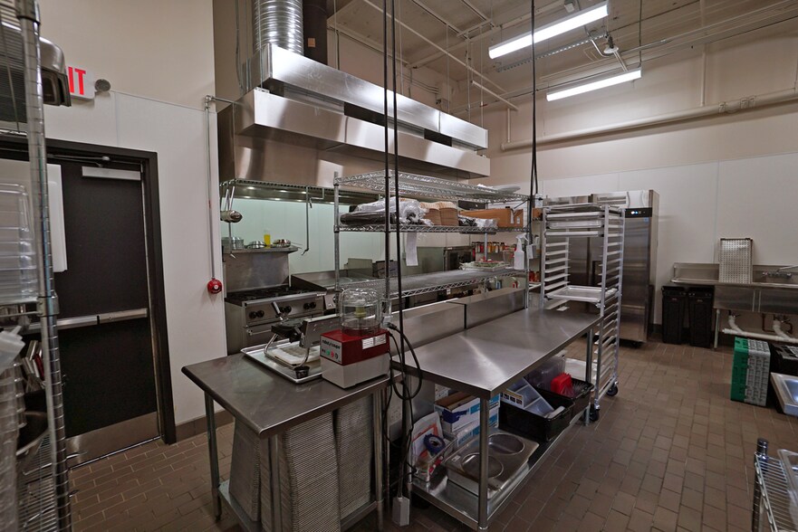 More Photos Of 520 7th St, Buffalo Specialty For Lease