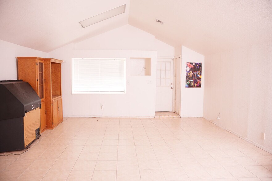 More Photos Of 6628 Crestway Dr, San Antonio Flex For Sale