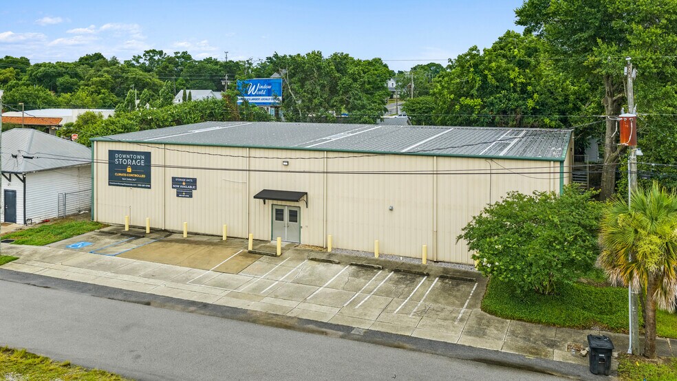 More Photos Of 908 E Wright St, Pensacola Self Storage For Sale