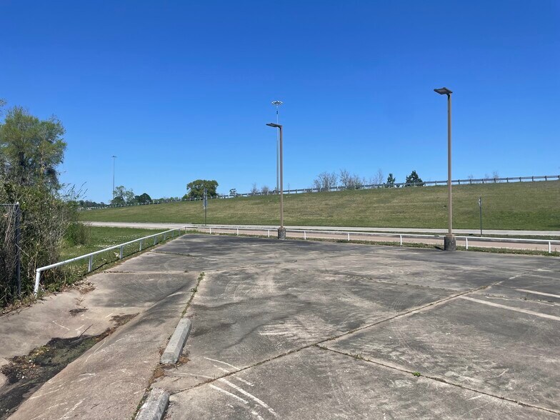 More Photos Of 3105 Eastex Fwy, Beaumont Auto Dealership For Lease