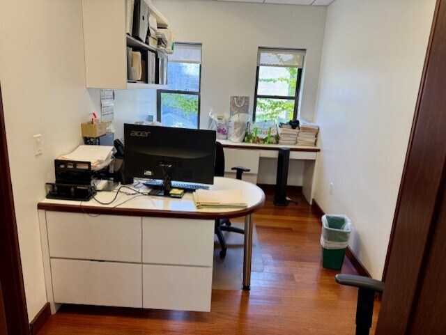 More Photos Of 2550 Crescent St, Astoria Office For Sale