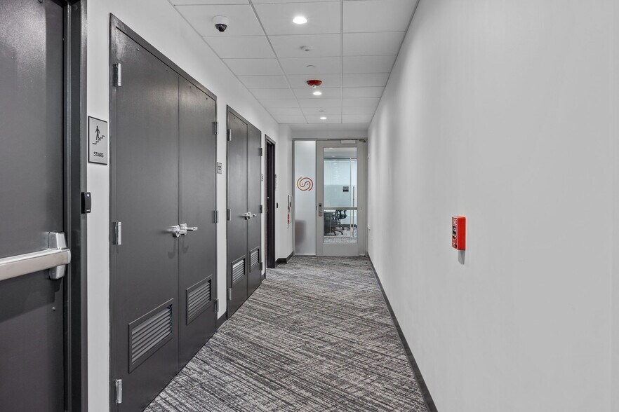 More Photos Of 1000 Northbrook Dr, Trevose Office For Sale