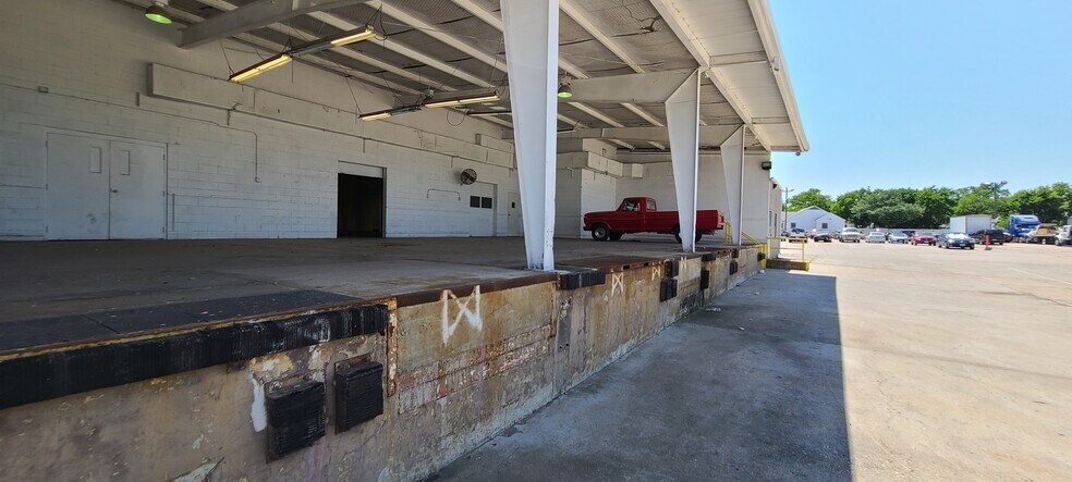 More Photos Of 3415 Banning St, Dallas Industrial For Sale