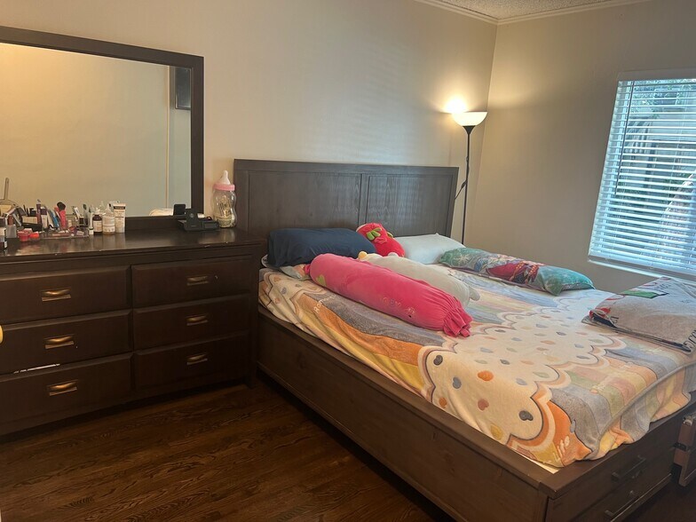 More Photos Of 140 N Pass Ave, Burbank Apartments For Sale