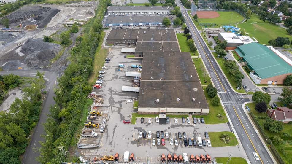 More Photos Of 16791-16821 Boul Hymus, Kirkland Warehouse For Lease