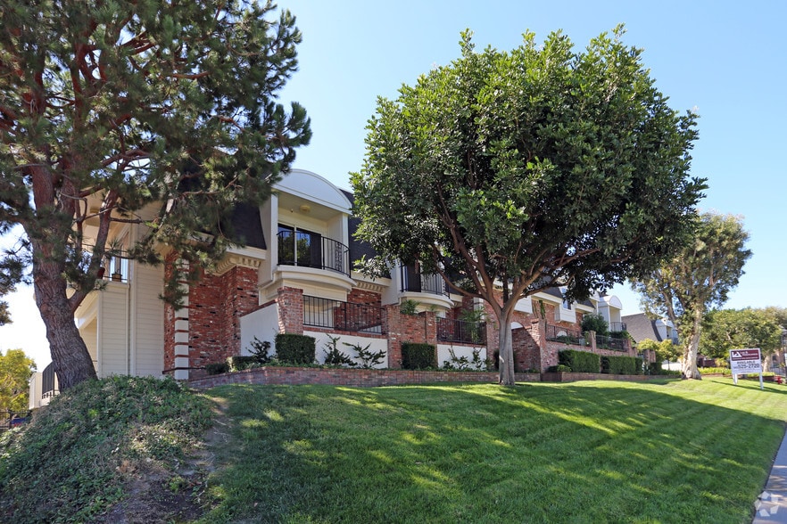 More Photos Of 5200 Warner Ave, Huntington Beach Office For Lease