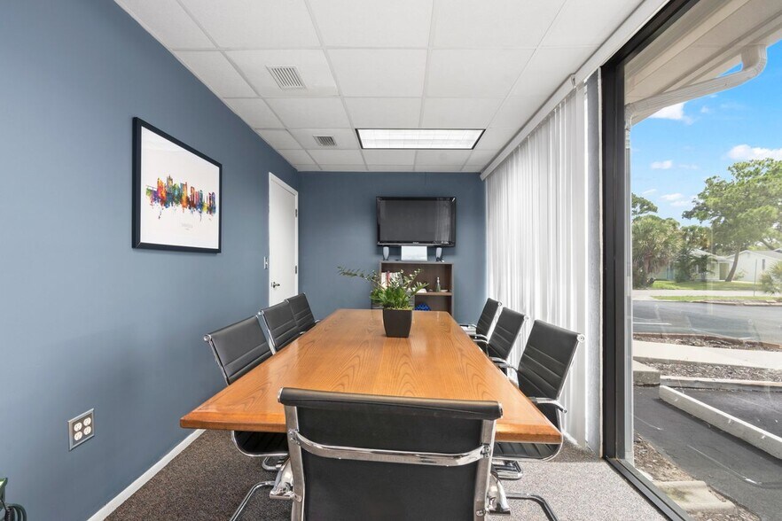 More Photos Of 2501 S Tamiami Trl, Sarasota Office For Sale