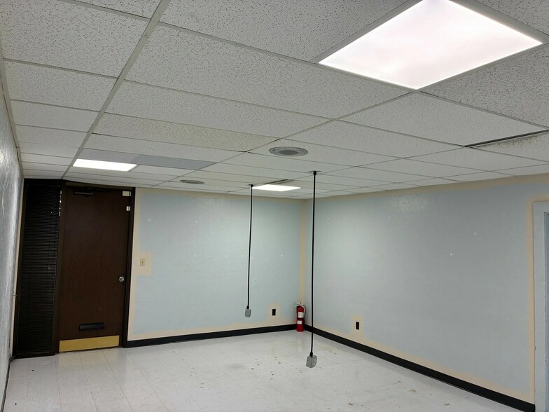 More Photos Of 2801 Parklawn Dr, Midwest City Medical For Lease