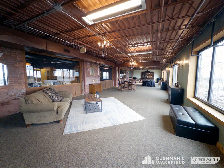 More Photos Of 1161-1163 E 40th St, Cleveland Warehouse For Lease
