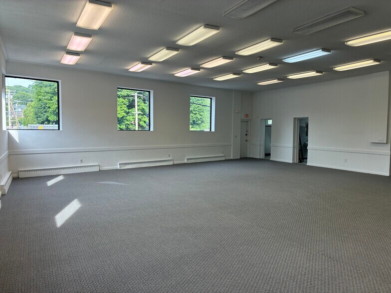 More Photos Of 132 Franklin St, Torrington Office For Lease