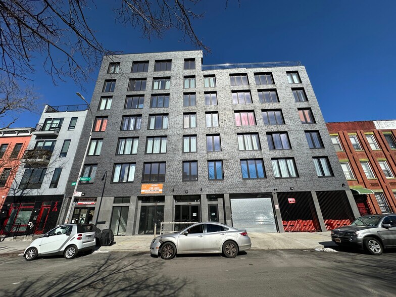 More Photos Of 17 Somers St, Brooklyn Apartments For Lease