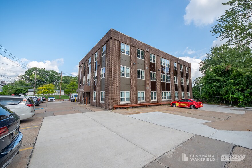 More Photos Of 5851 Pearl Rd, Parma Heights Medical For Lease