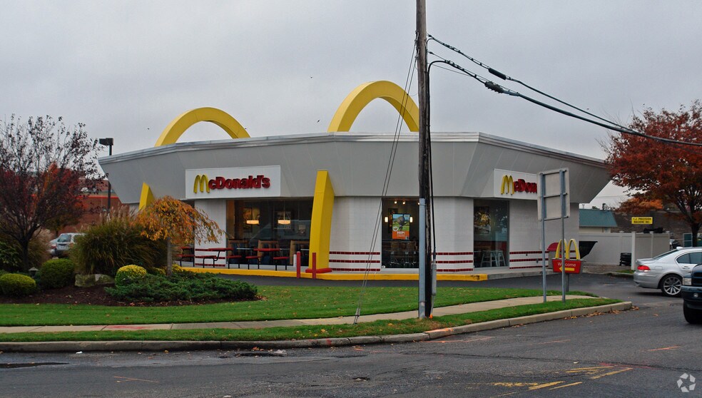 More Photos Of 3850 Veterans Memorial Hwy, Bohemia Fast Food For Lease