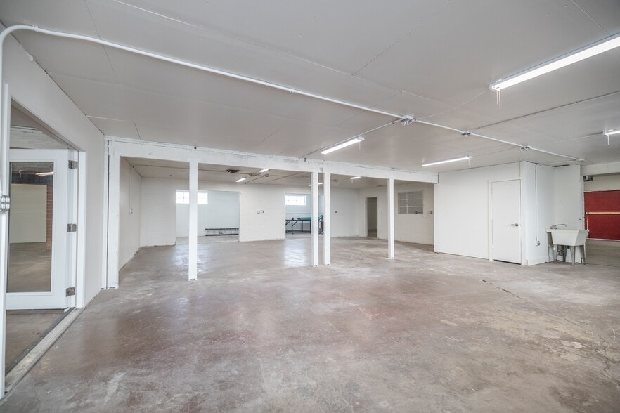 More Photos Of 2423 W Campbell Ave, Phoenix Warehouse For Sale